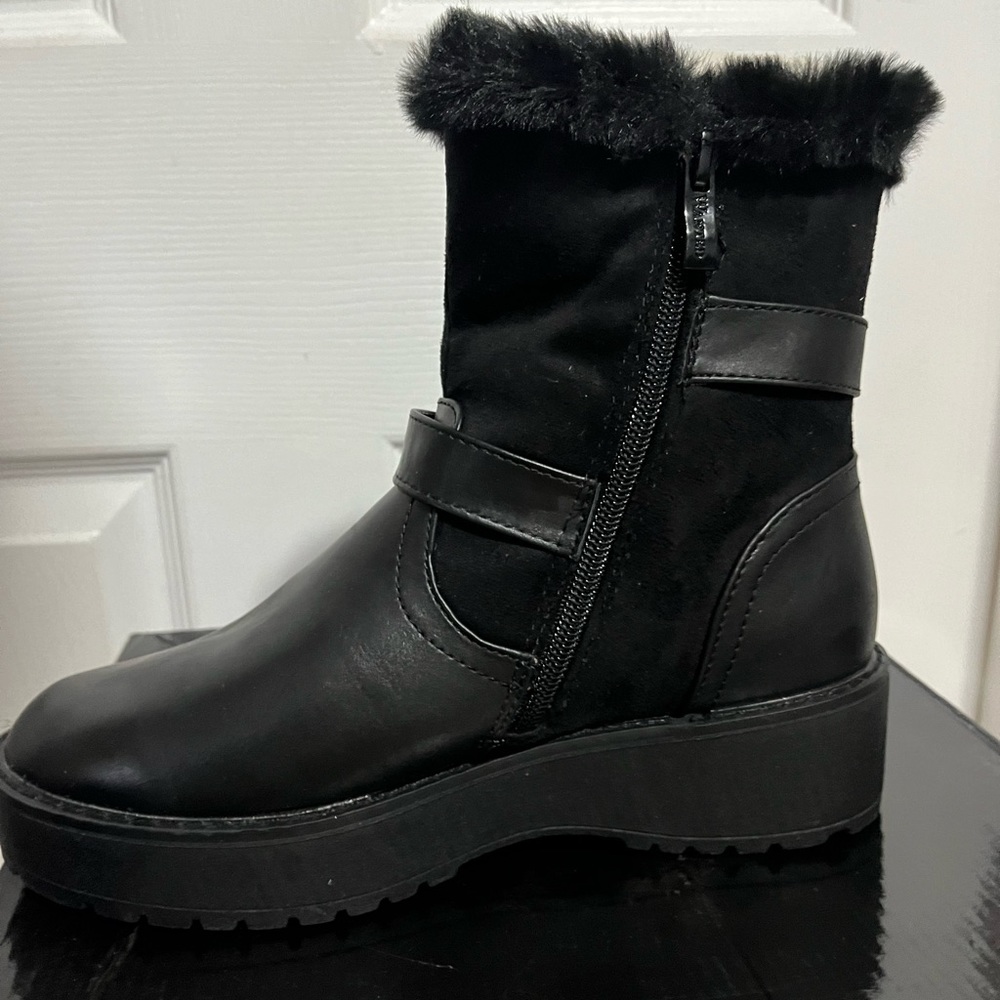 Boots - Picture 3 of 8
